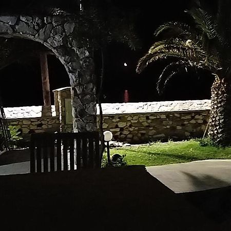 Το Πετρινο Villa Agia Marina Mikrolimanou Exteriör bild